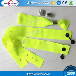 13.56MHZ MF S50 PVC Wristbands are easy to use. And you just need put it on your hands, then pull gently.